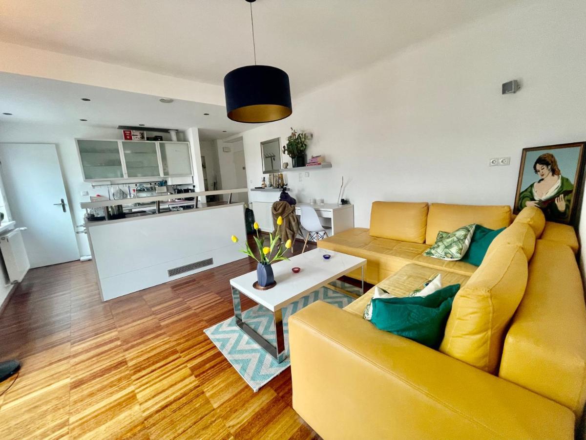 Apartment Cosy Flat With Huge Terrasse! Long Or Shortterm